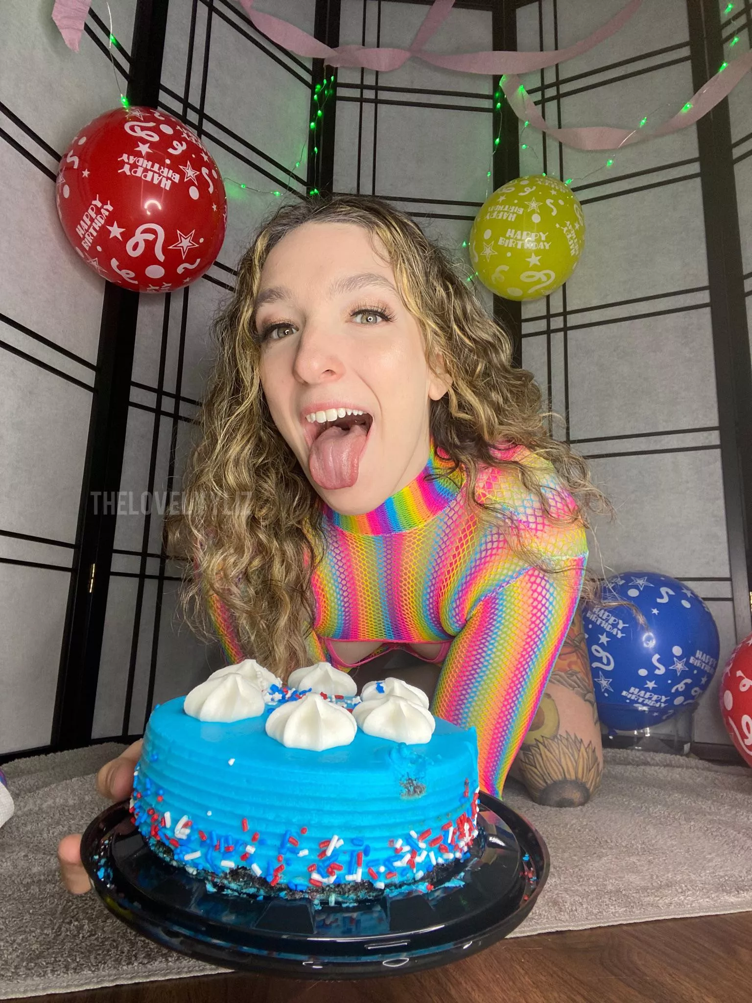 my itty bitty tongue wants to lick you 👅