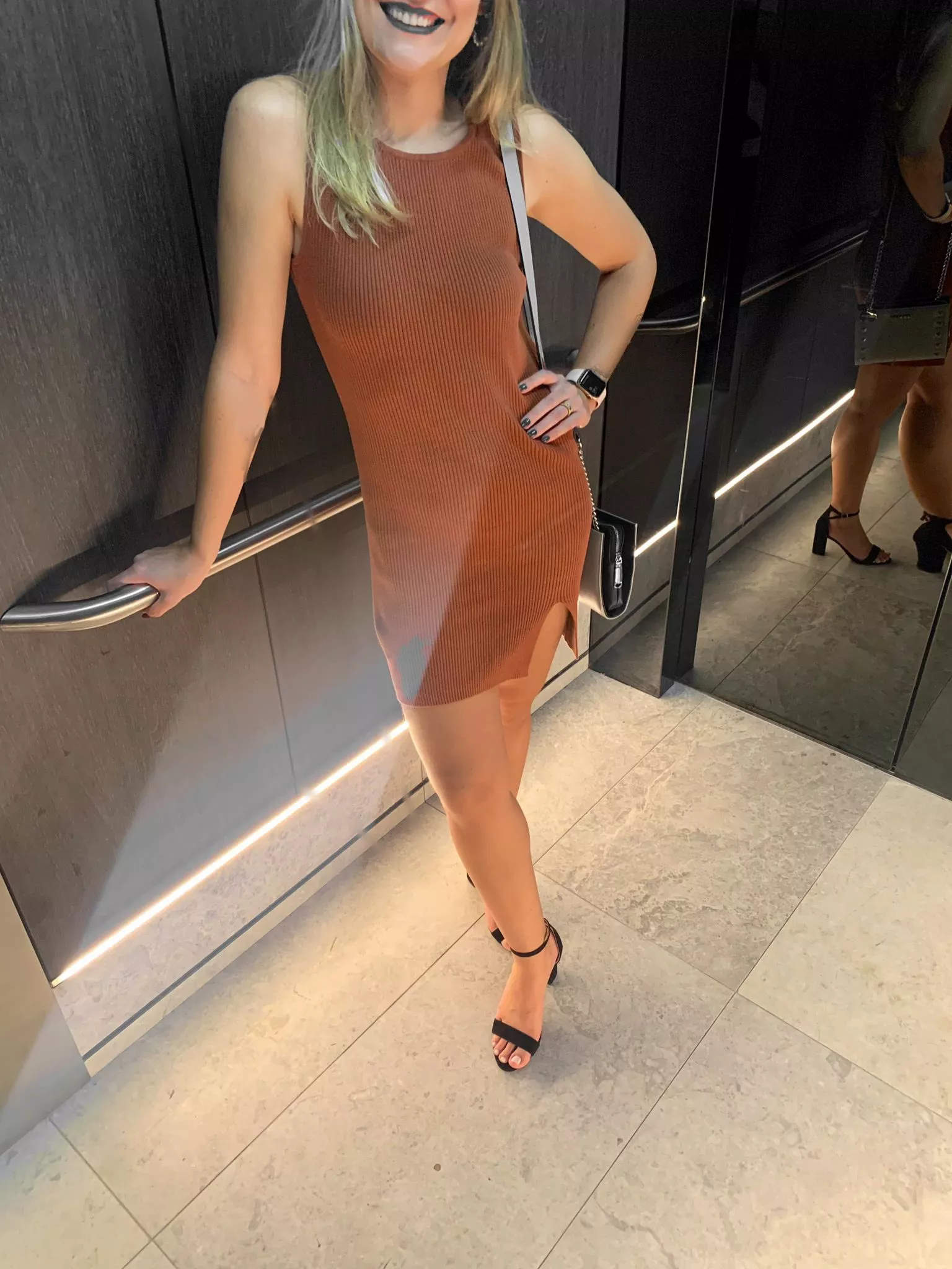 [F] Going out to a bar with hubby to show off