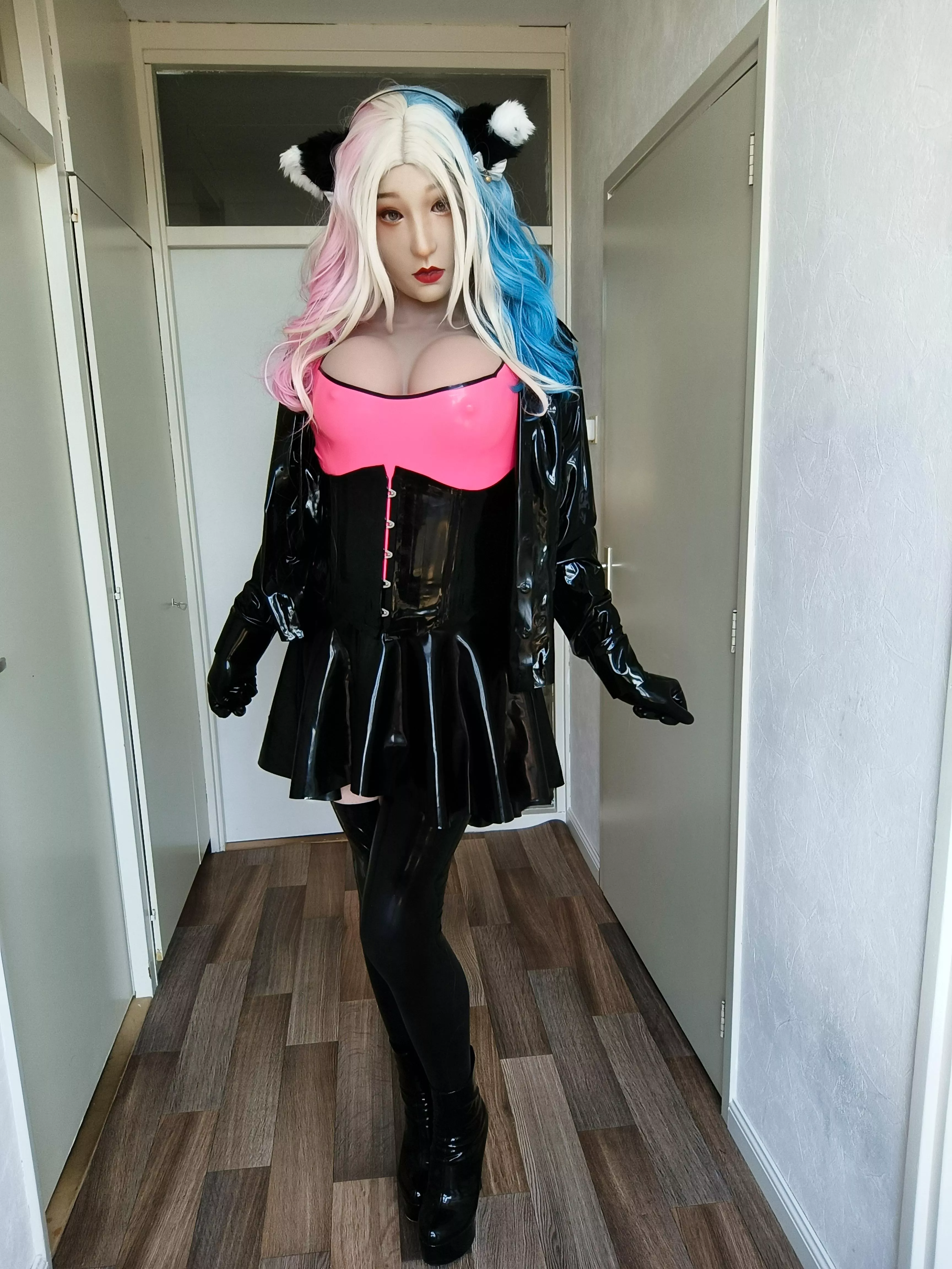 Have a latex Kitty!!😏