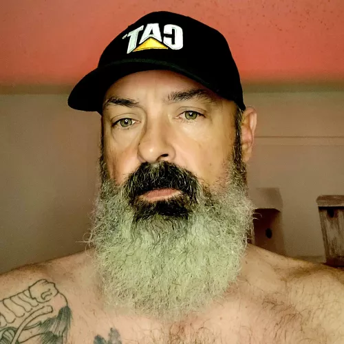 I am online. https://chaturbate.com/vinnythewrench/