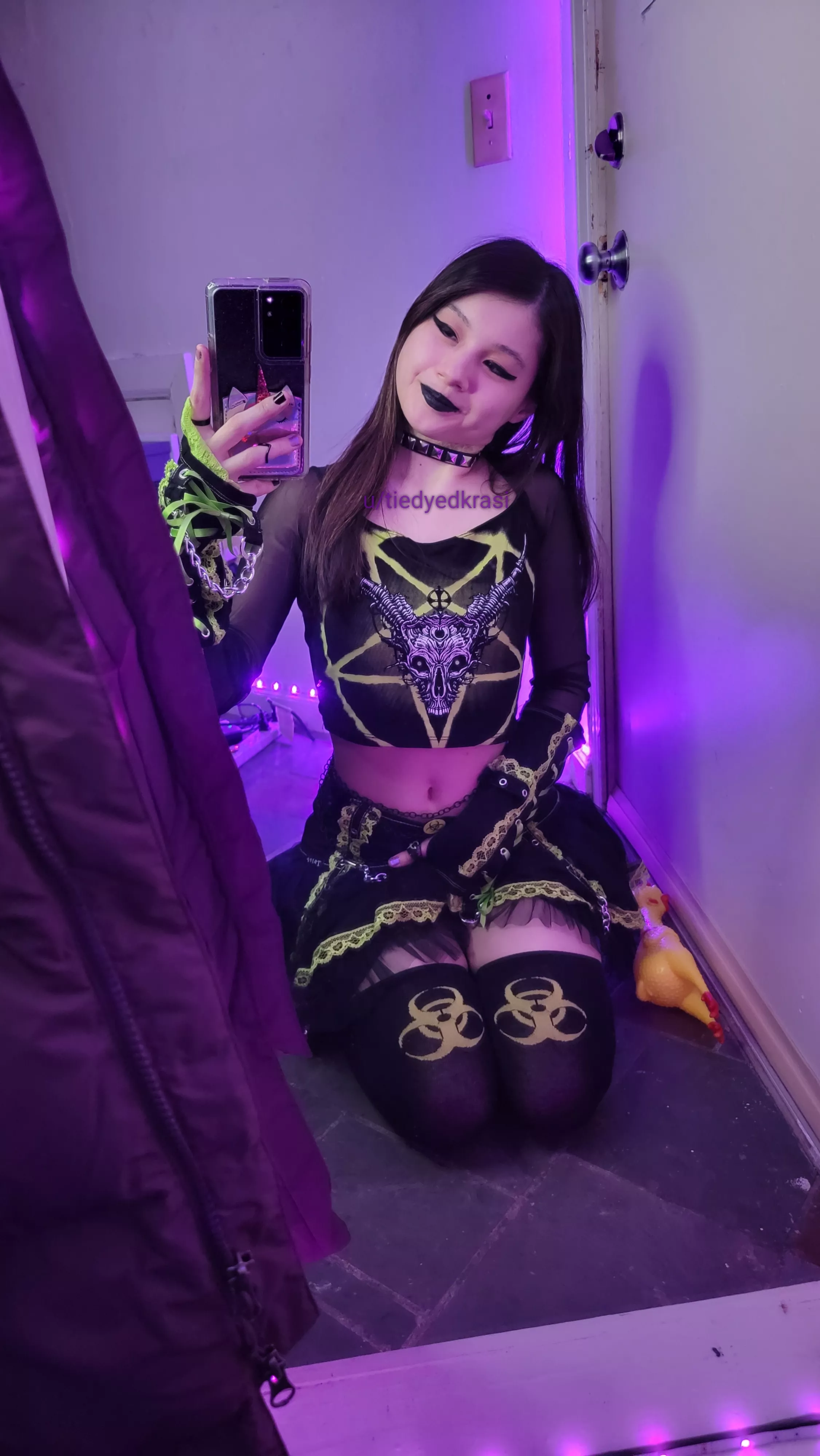 would you let me sit on your face after our date if I told you I'm not wearing panties underneath