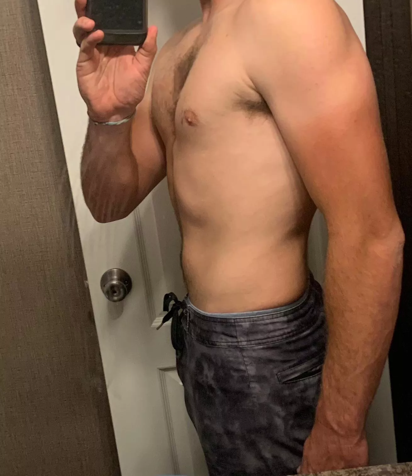 25 [fm4f] someone please keep my husband company. I want to see y’all’s convos