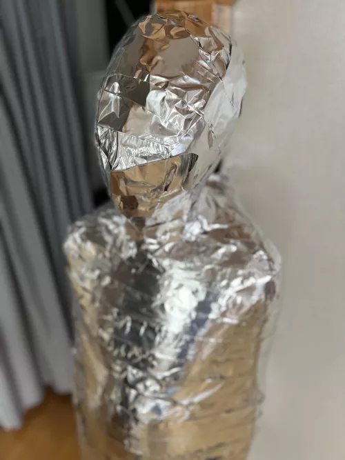 I did my stiffest mummfication to date, using aluminum foil duct tape (much harder than aluminum kitchen foil). Because of this, my hand is covered in tiny cuts😅💦