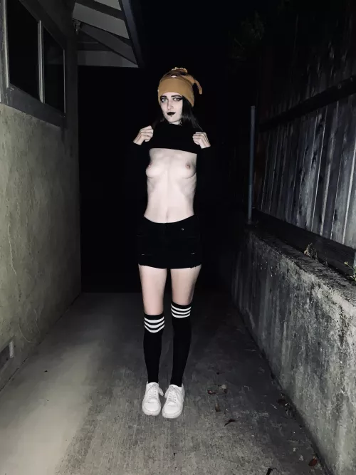 Take a walk with me? 💚🖤