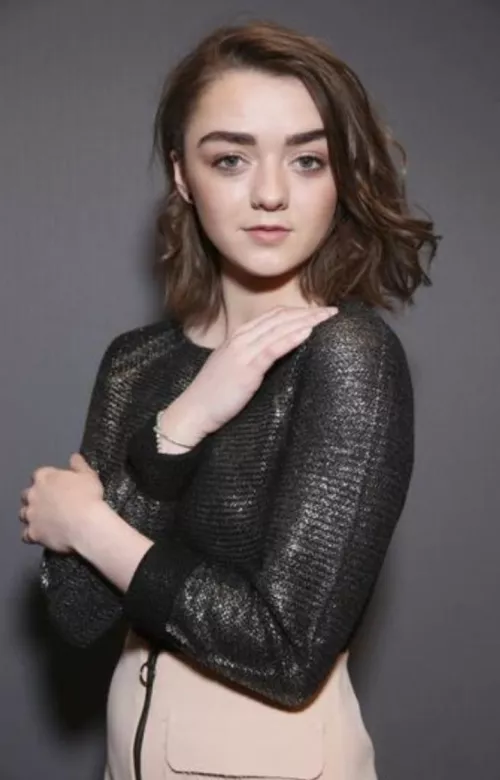 Decided to jerk off to Maisie Williams tonight because, well, it's Maisie Williams
