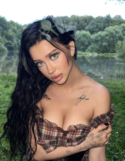 Would you jerk off to my nudes if I send you some?