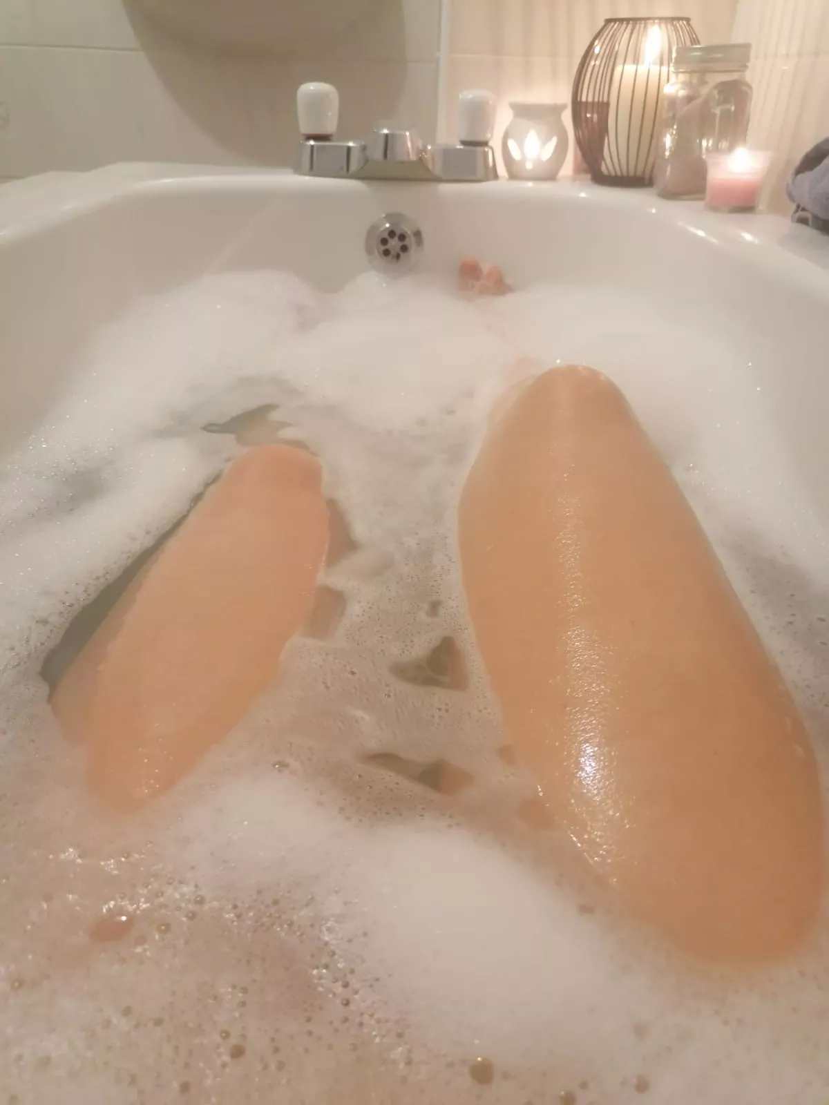 Husbands gone to work to time to chill 💦