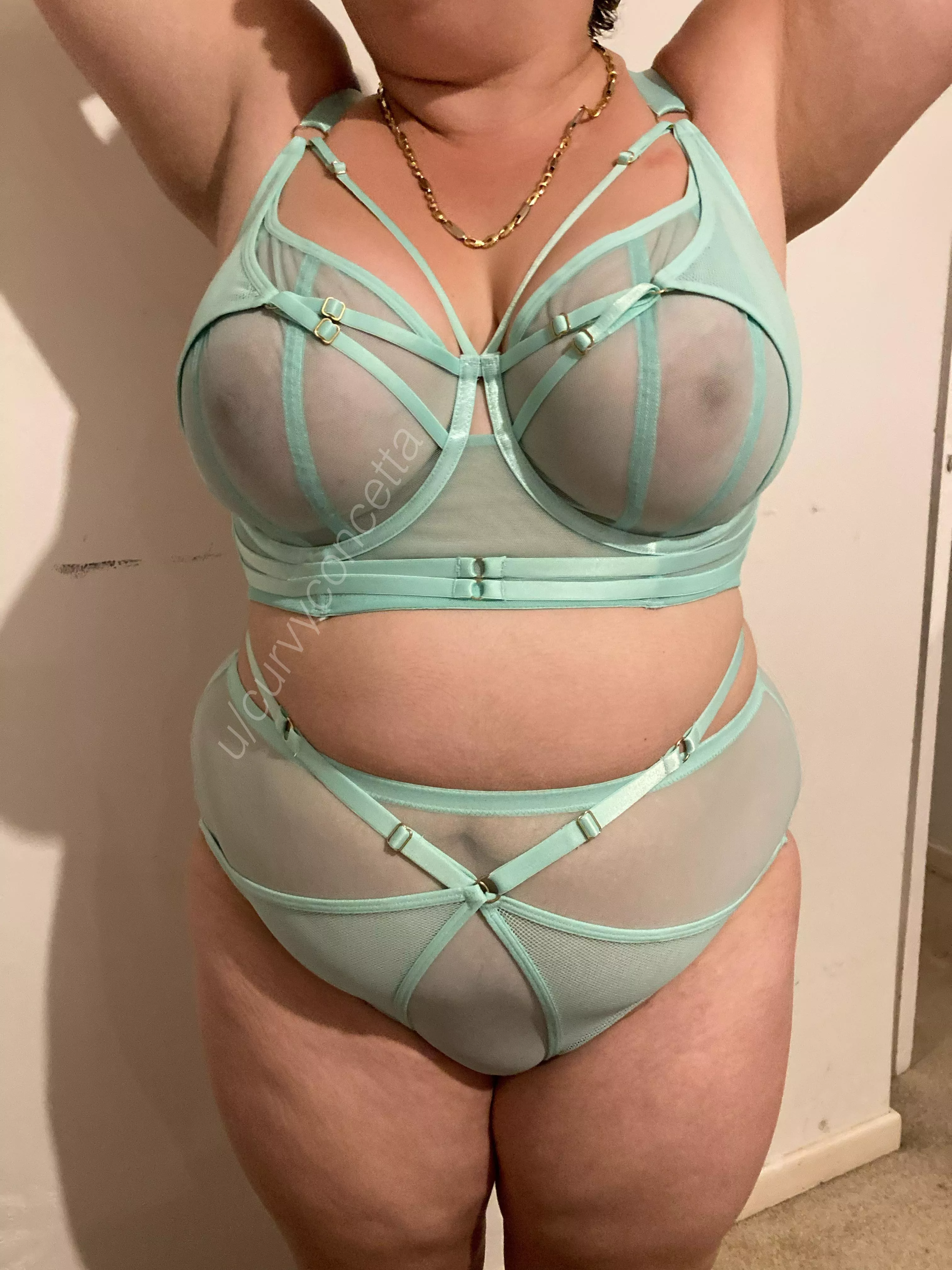 This set is so see thru and all the straps just make me wanna be tied up
