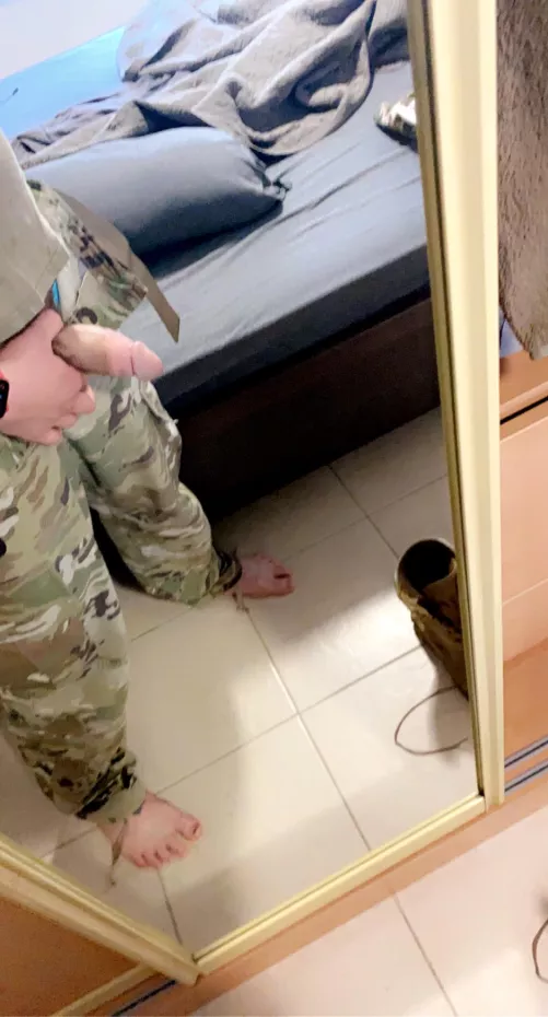 Any mil bros wanna rub one out with me while I tell you about the fun I had in training?