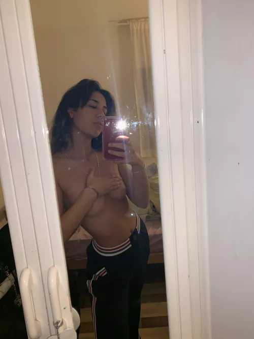 Hi to the same 4 guys who see me stripping half naked 🥰