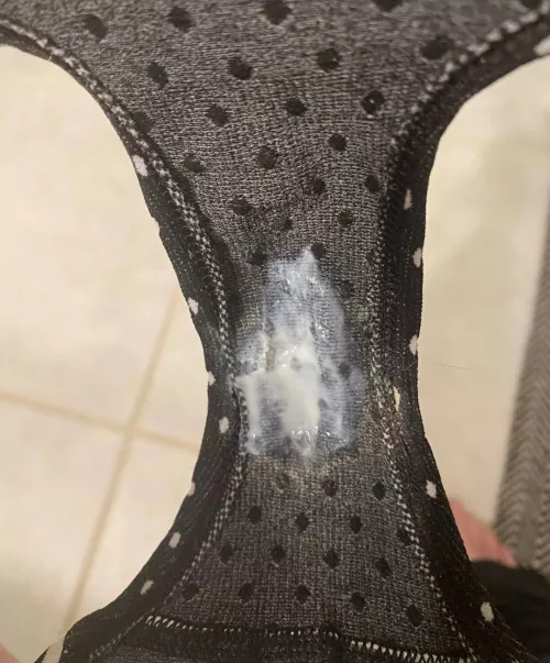 I’ve been told I smell sweet like cotton candy, slightly floral with potent hints of musk, especially after a few days!🤤💦💦💦