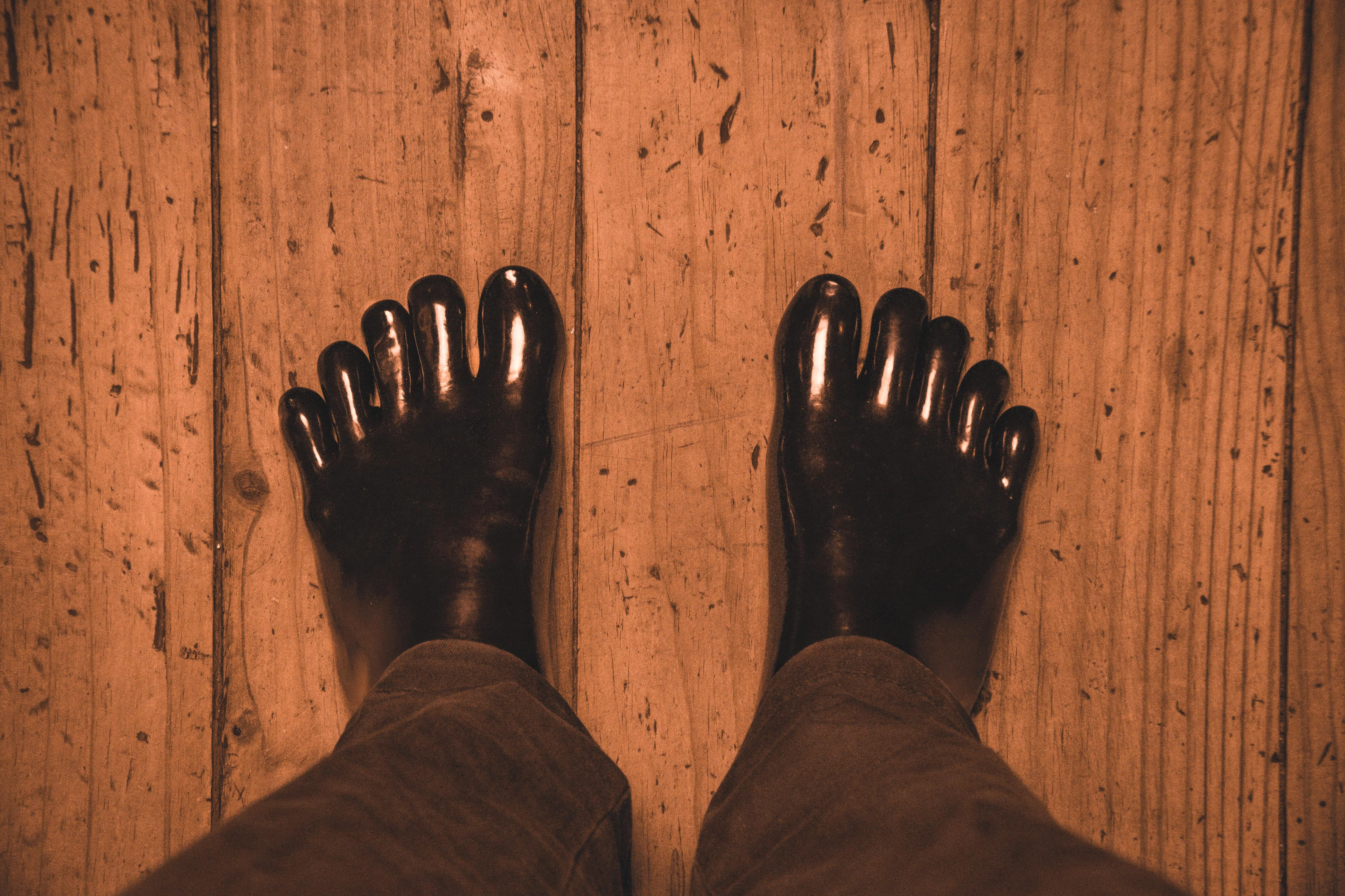 More latex toes 🖤