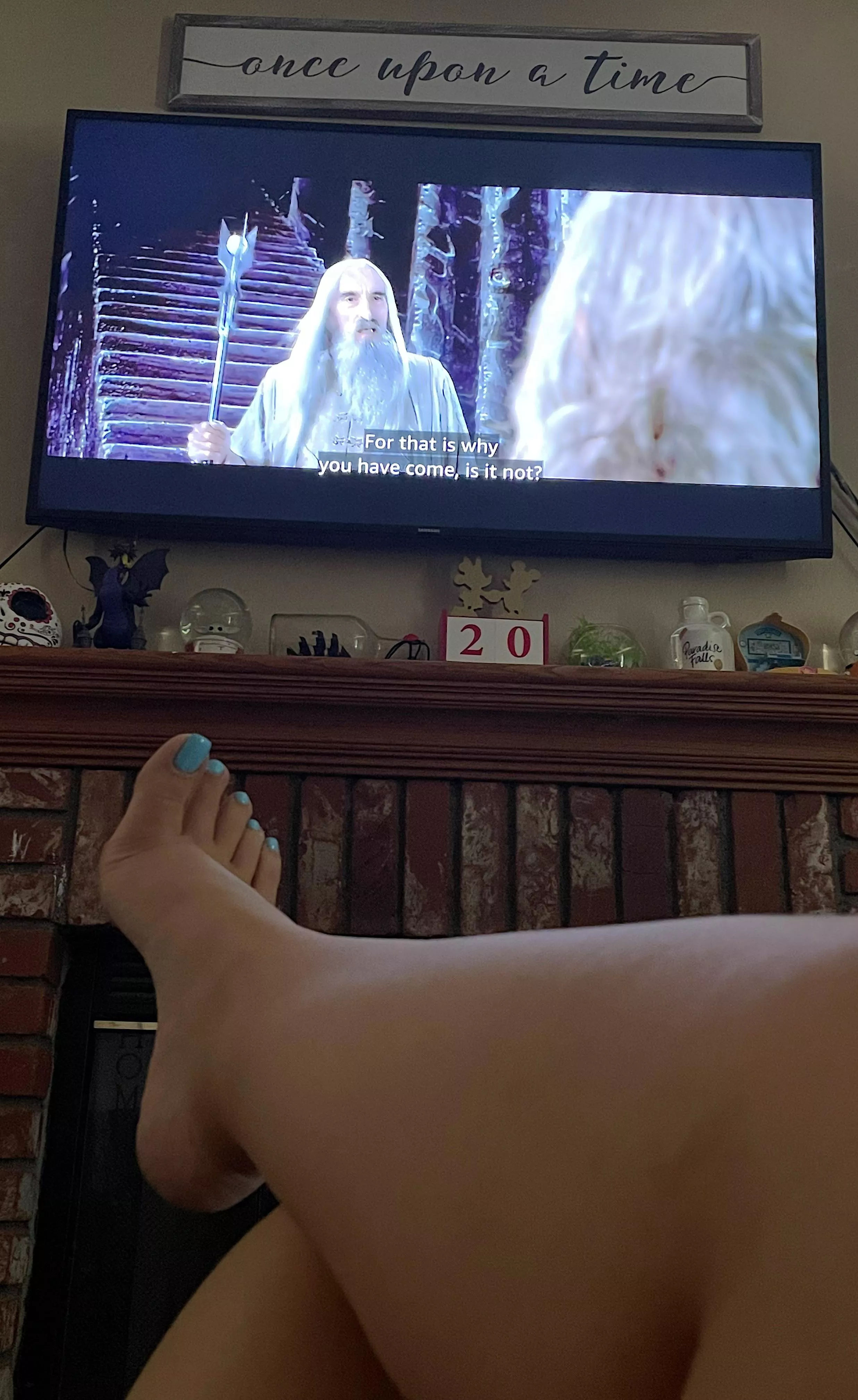 guess the movie and I’ll let you rub my feet🖤