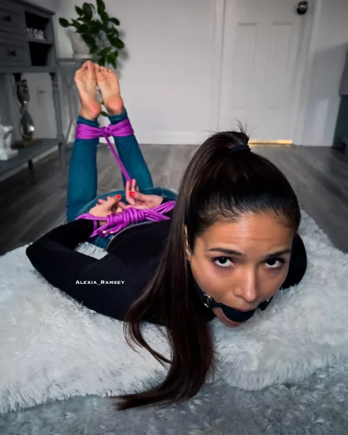 Should have never invited you over… I wouldn’t be in this predicament 😓