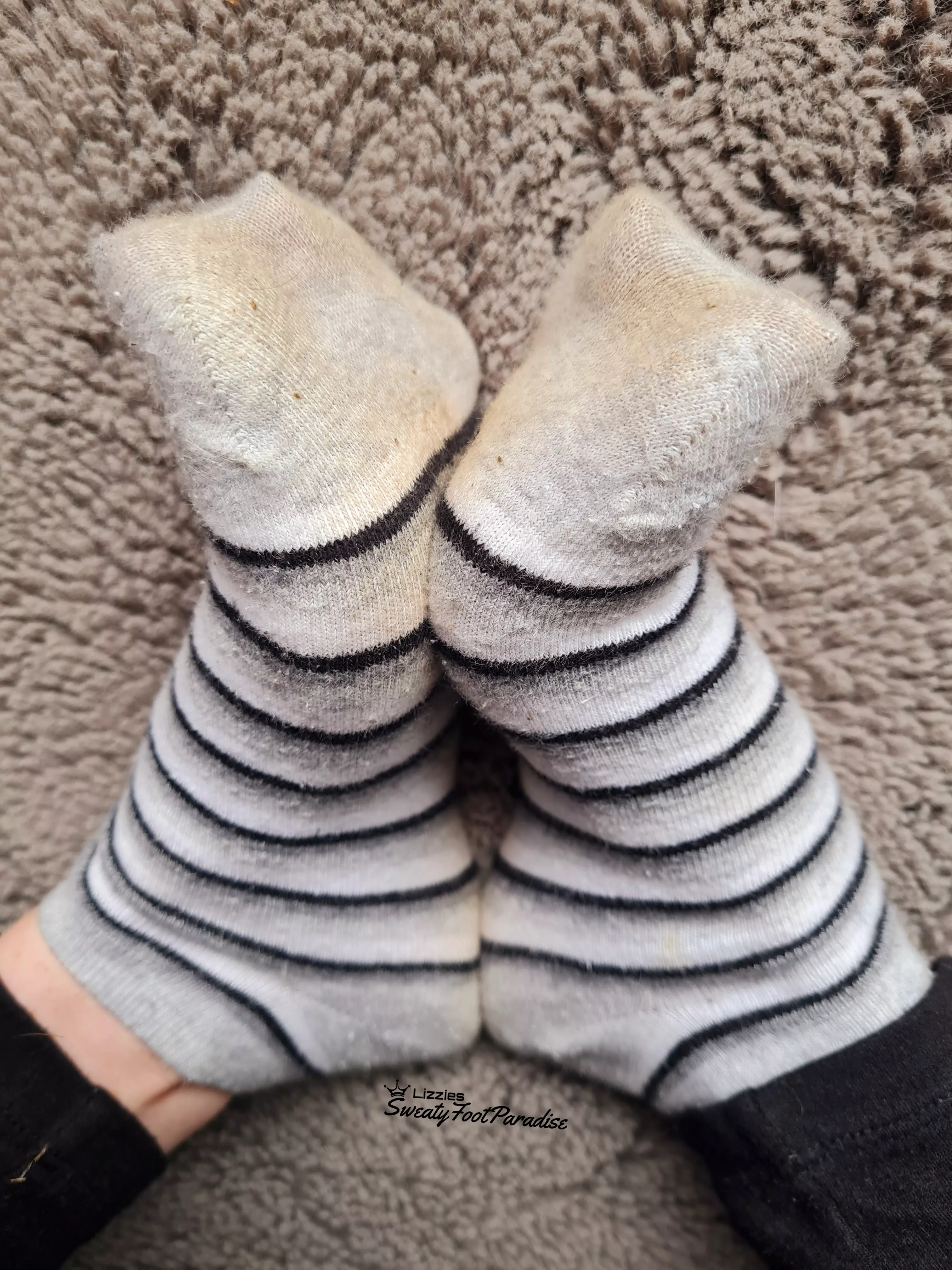 Put your nose between my toes and inhale 🥰🥵 (Selling)