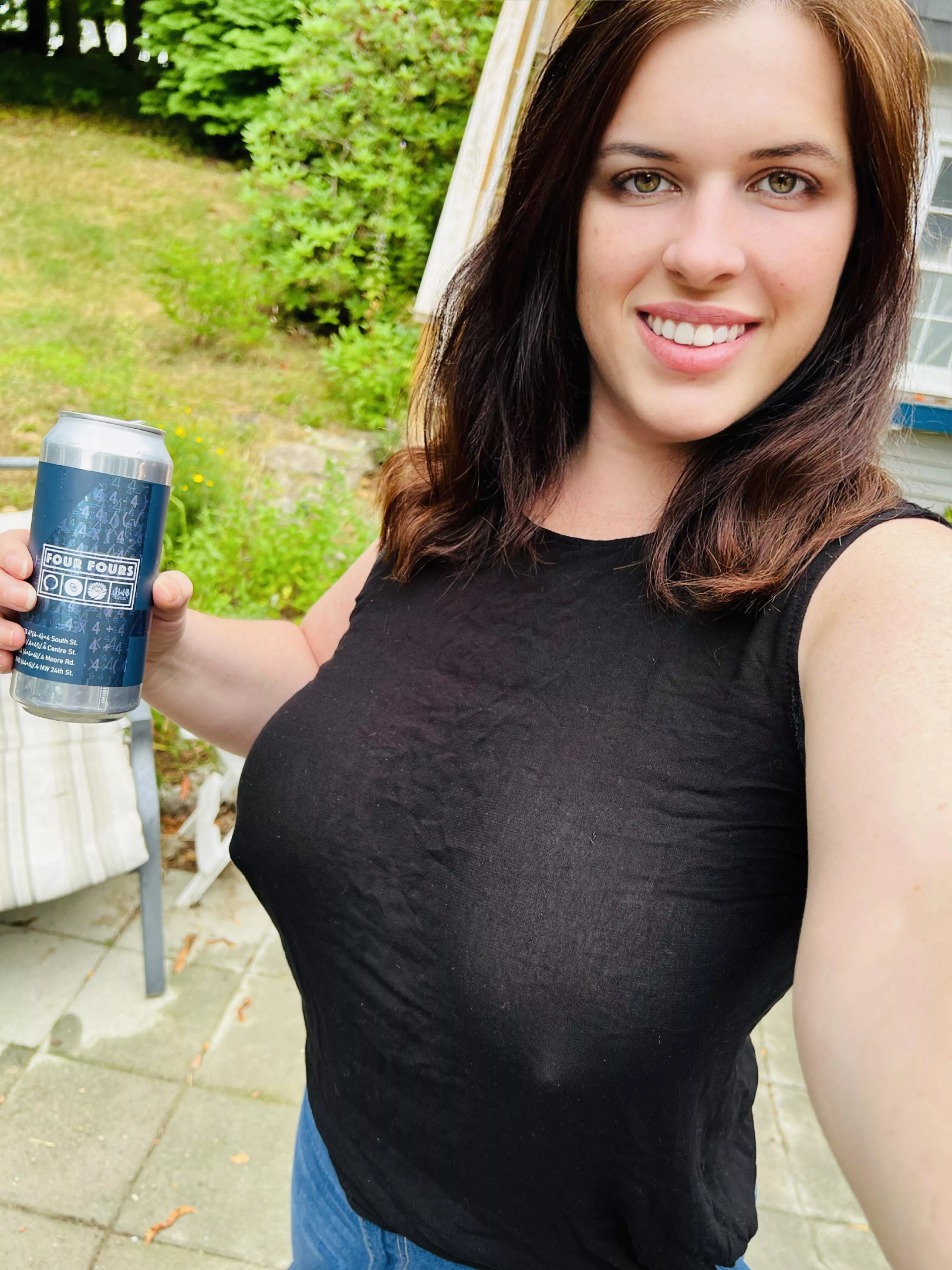 This is a collab by some fantastic breweries such as Equilibrium, Other Half and Vitamin Sea. It’s a great DIPA.