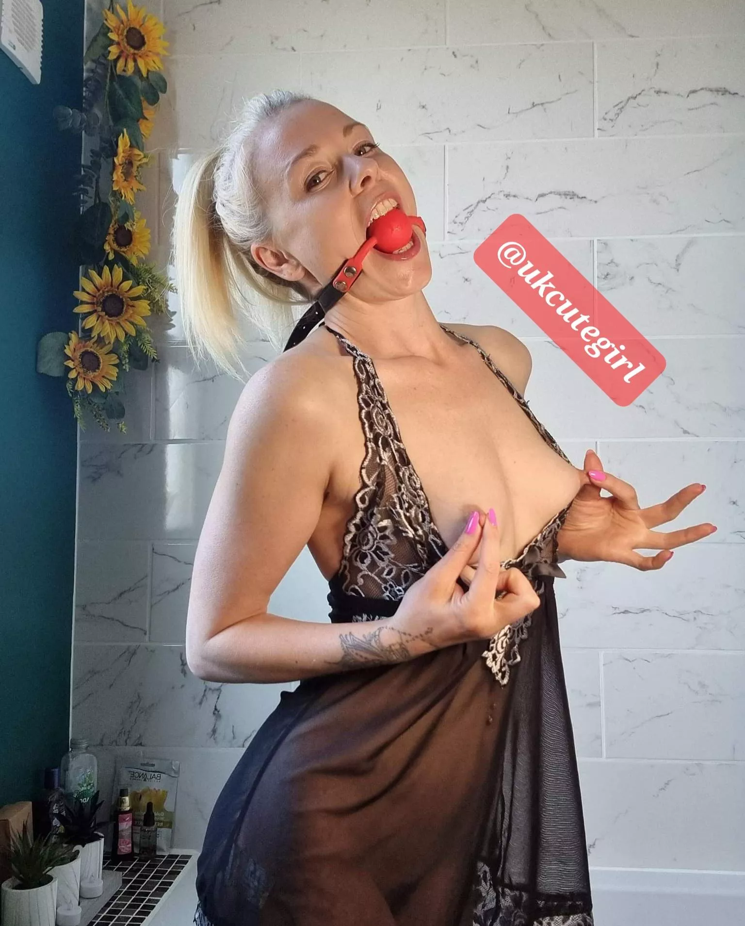 Being unable to scream is the best thing about being gagged 🤤✨ [f]