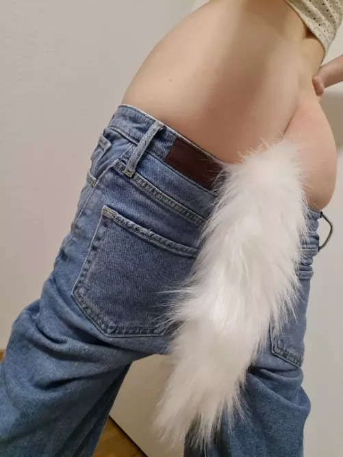 i'm anna, 19yo and new in that plugtail game 🙈