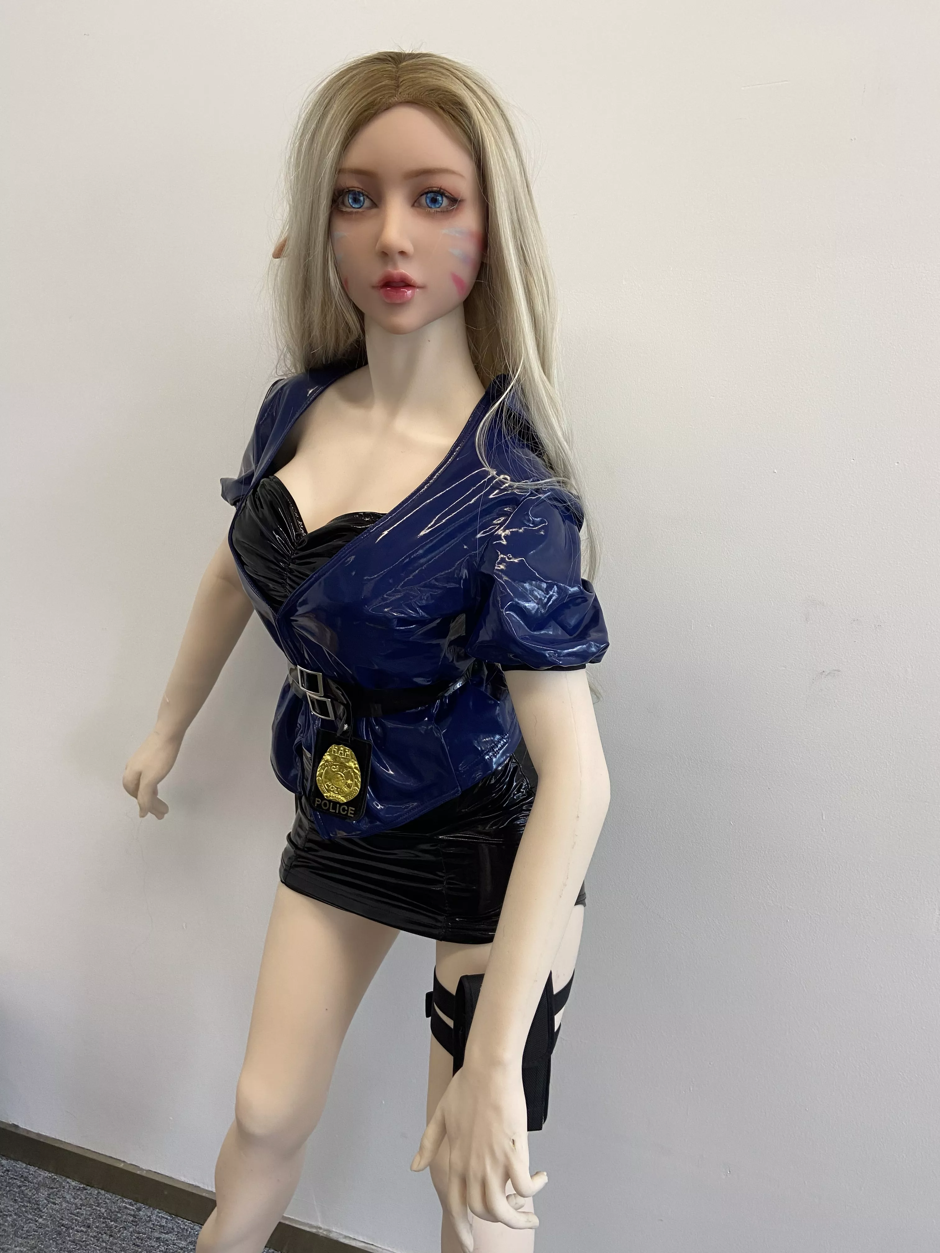 My girl changed her hairstyle and now she looks sexier lol