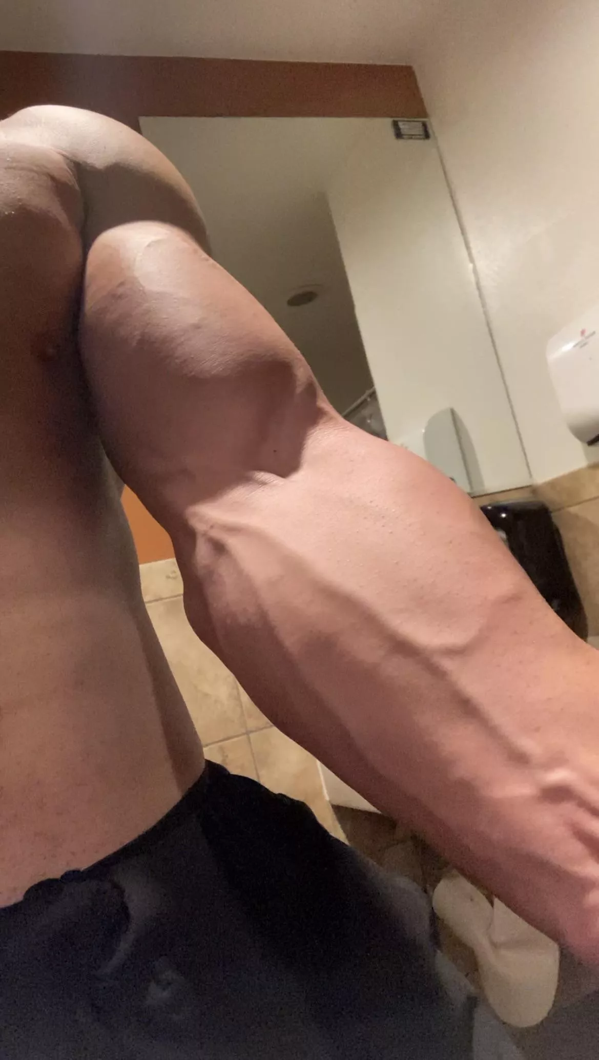 So I heard y’all like forearms 👀