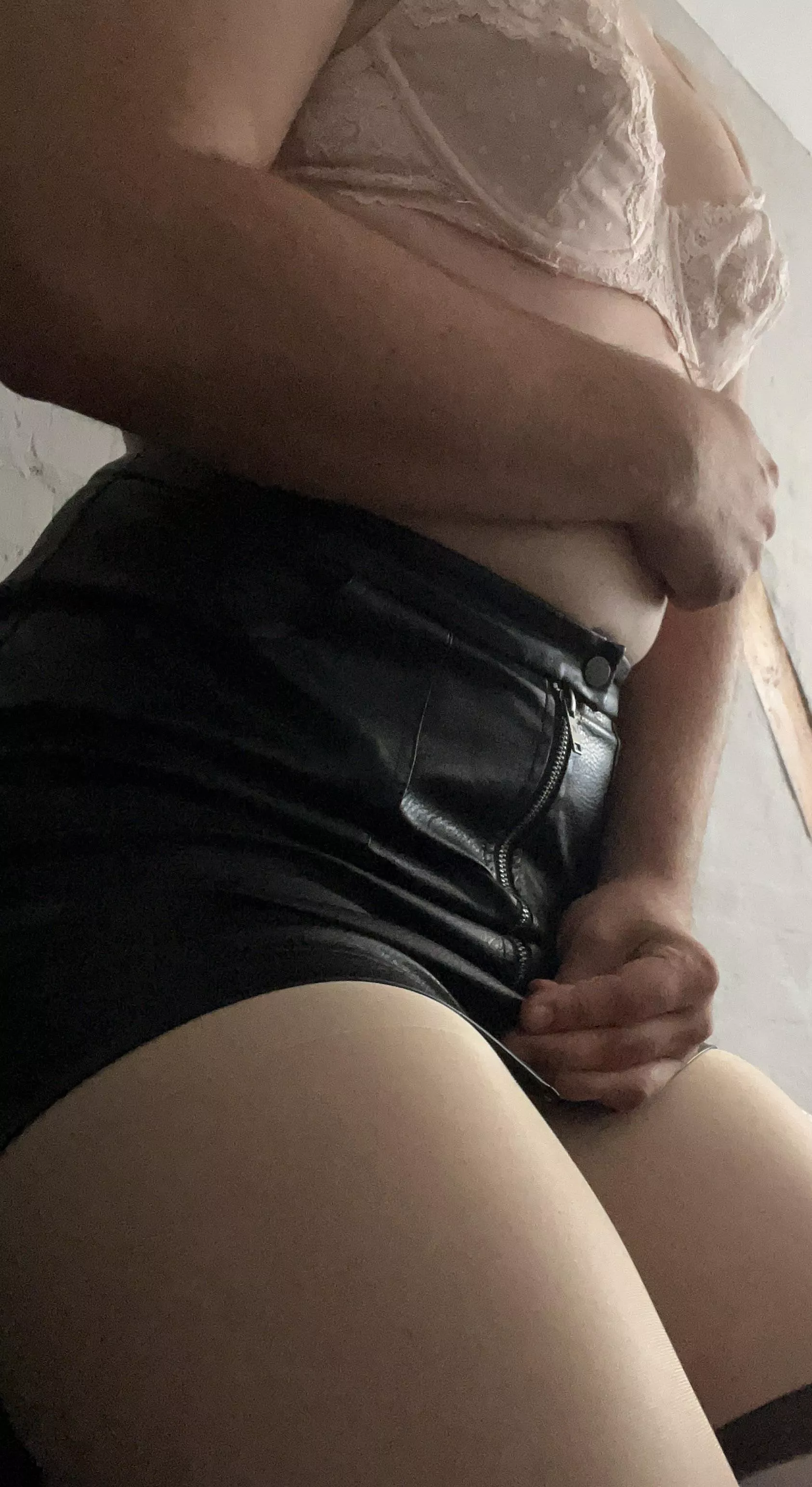 23 Can i be your gf ? 🍑🙈