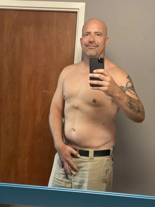 42 and rocking the dad bod who doesn’t like a little fluffy