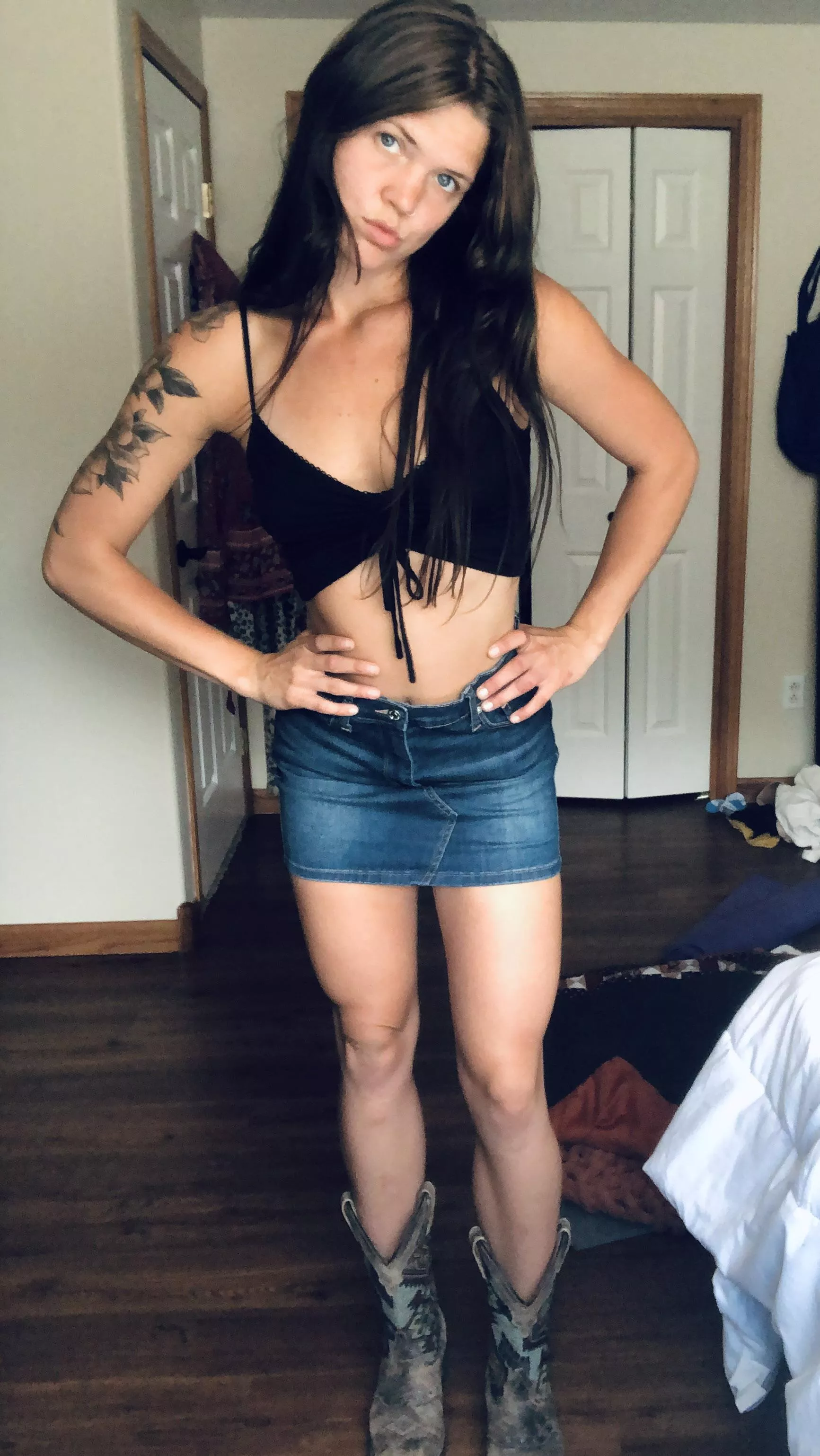 5’10” [f] even taller in my boots 😏 Reverse cowgirl anyone??