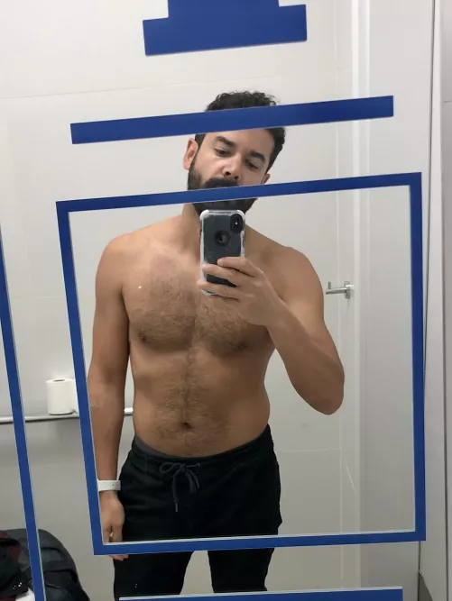 A mirror with some weird geometry on it… Ok, let’s take off the t-shirt and take a picture