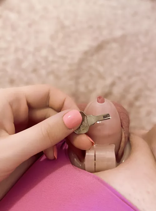 After so long in chastity, I got the chance to unlock. I did this instead 🤭🥰