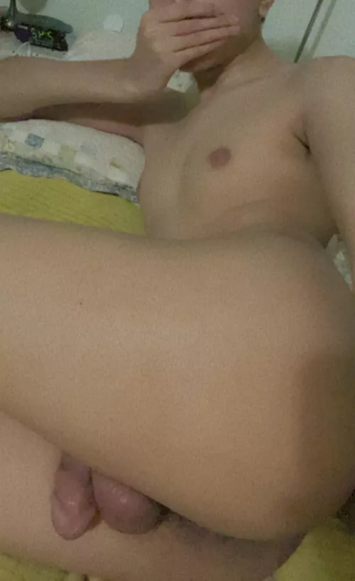 Any men wanna breed this sissy slut~ 😘