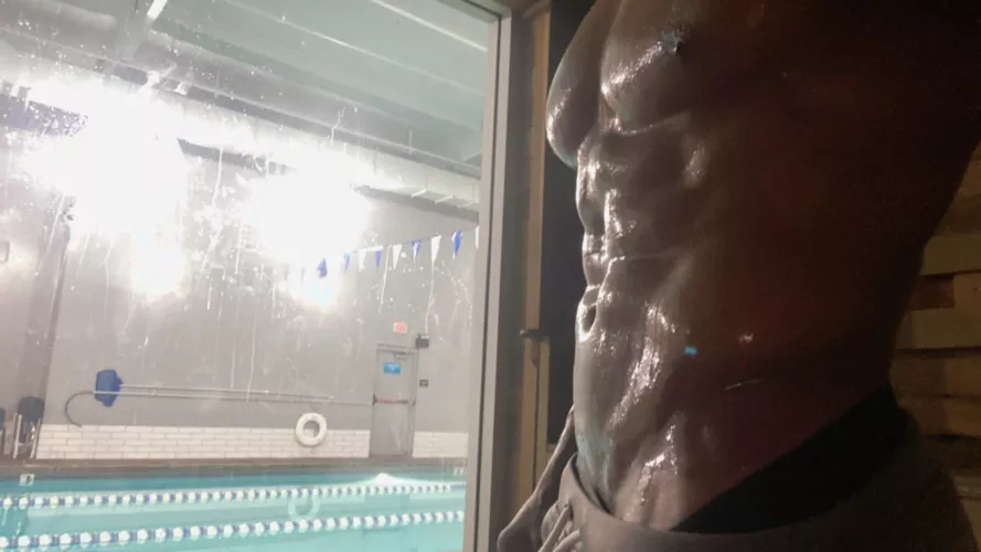 Black muscle god, who would worship me? 💪🏾