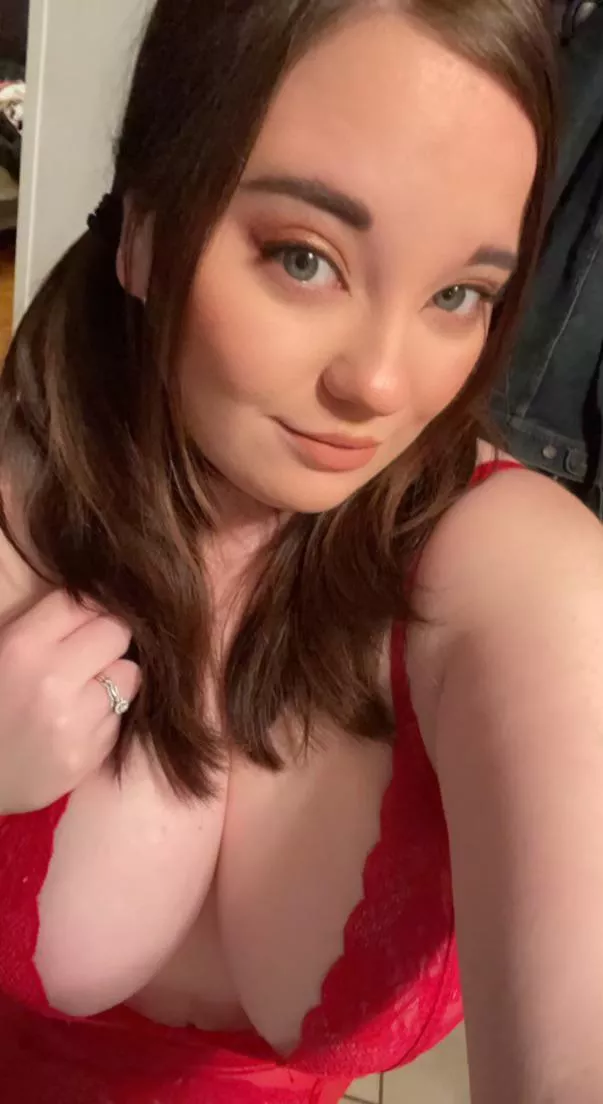 F 28 Does anyone want to text my husband? I want to surprise him.