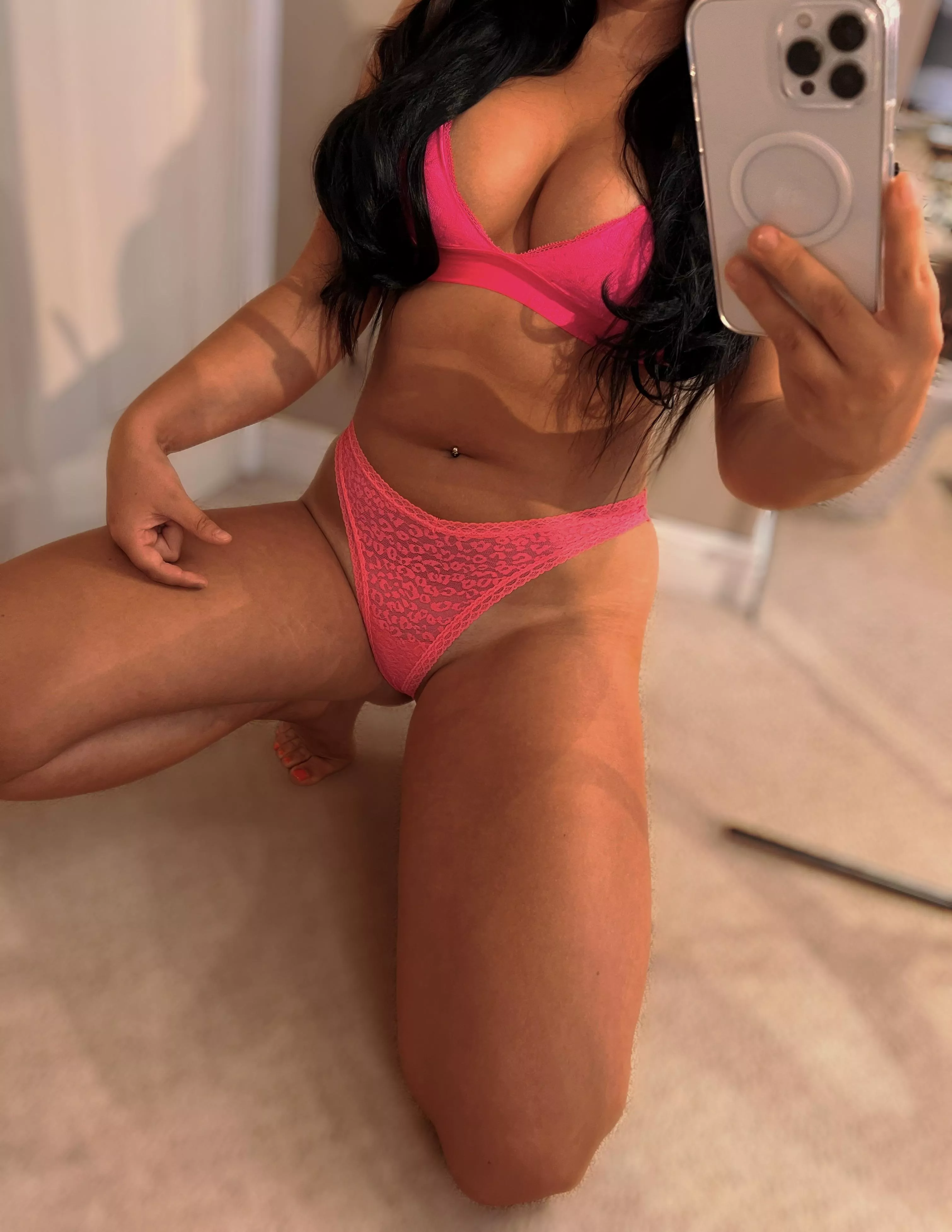 Get on your knees and kiss my feet little Beta boys! This mommy is in charge! 😈