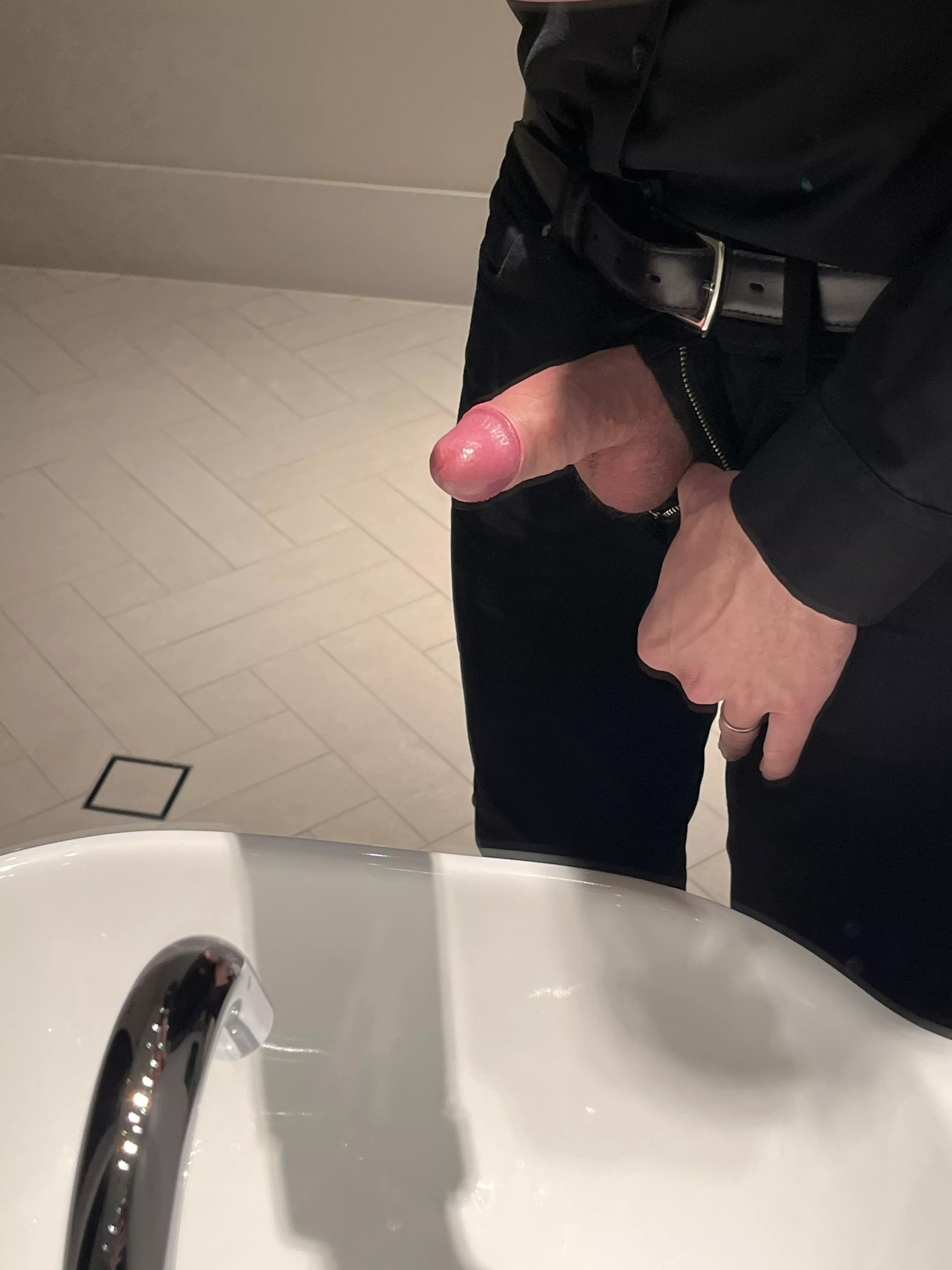 Hotel bathroom got me… and I came right in the sink