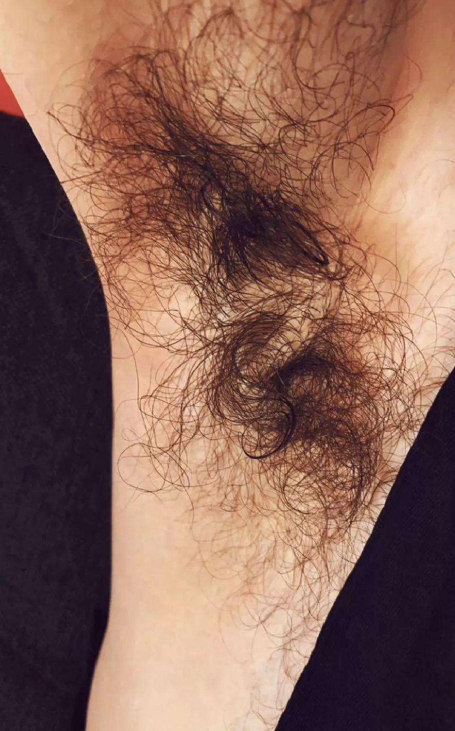 I wear sleeveless shirts on purpose... so you can see my sweaty hairy pits.