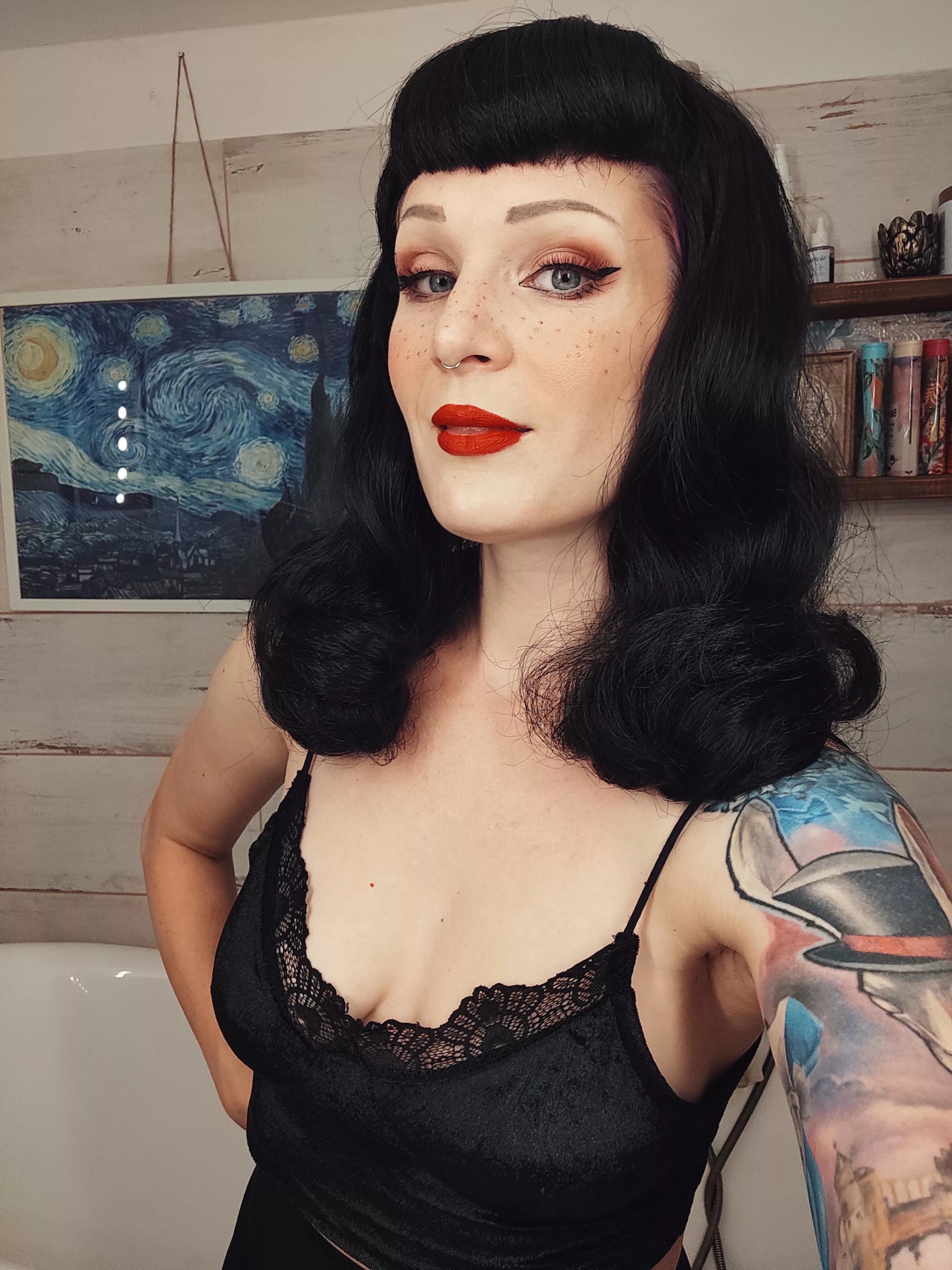 I'm pinupgirl and I like when modern tattooed girls dress up retro. 🥰