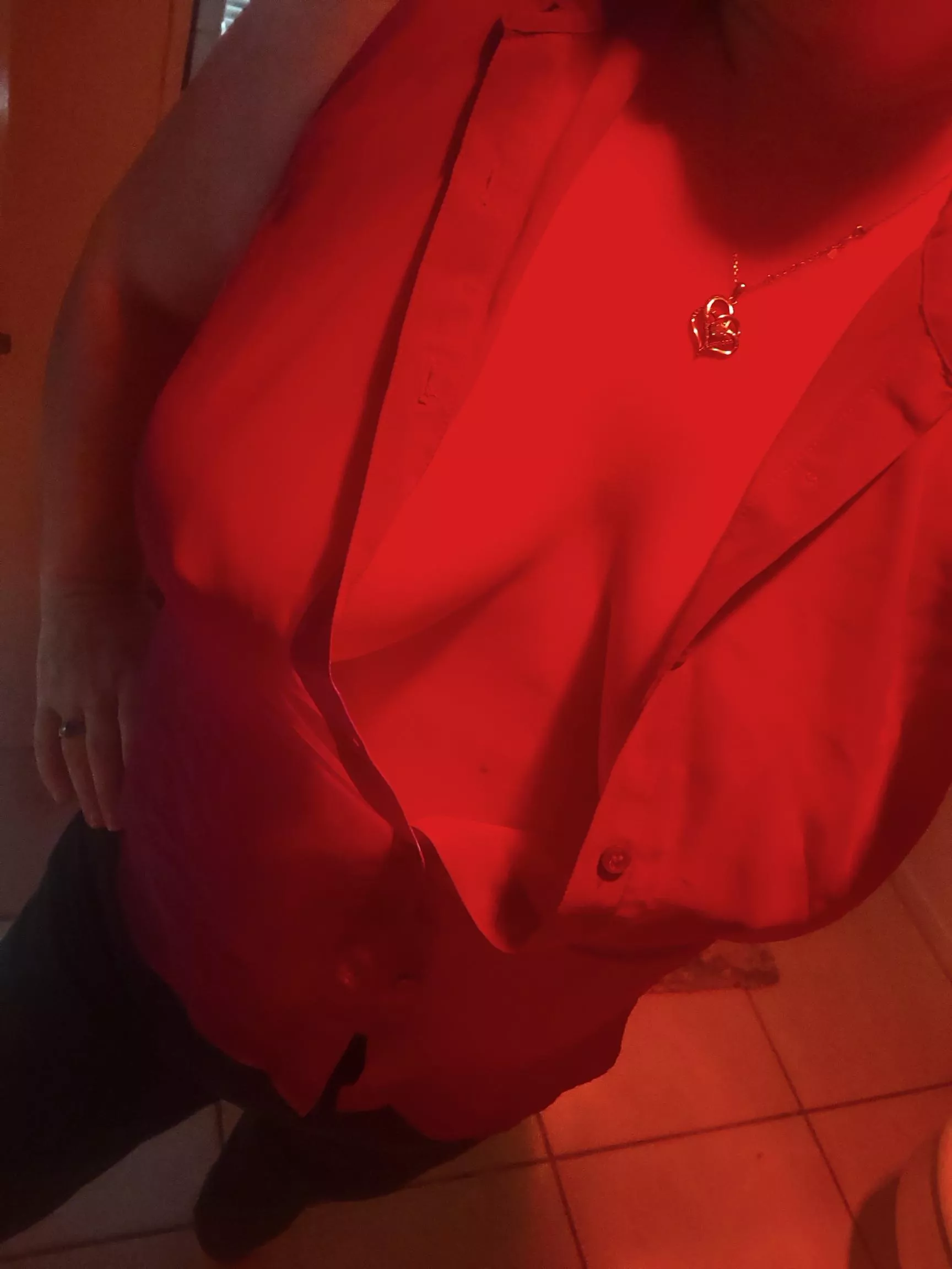 love the feeling of fabric brushing against my nipples 😊 (f)