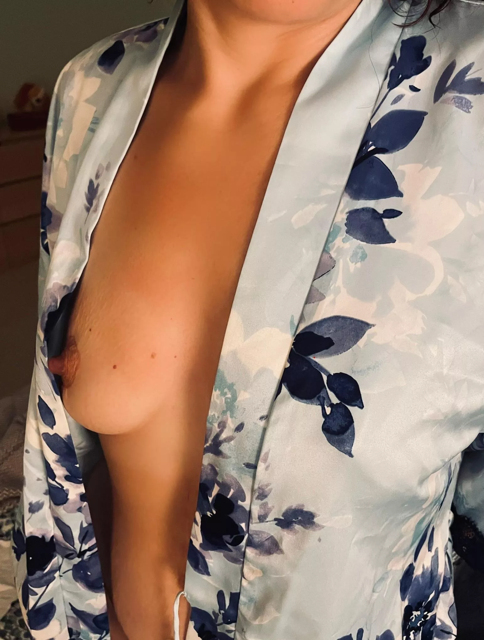 Peek-a-boob [40f] 🙈