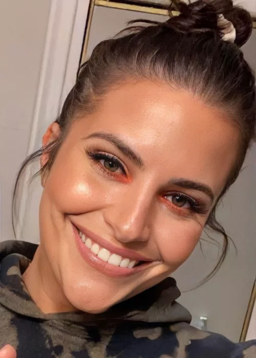 Stace needs a big dick on her face. Kik pics to billy7bd or pm