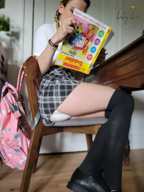 This baby is back to school 🍎📚🍼