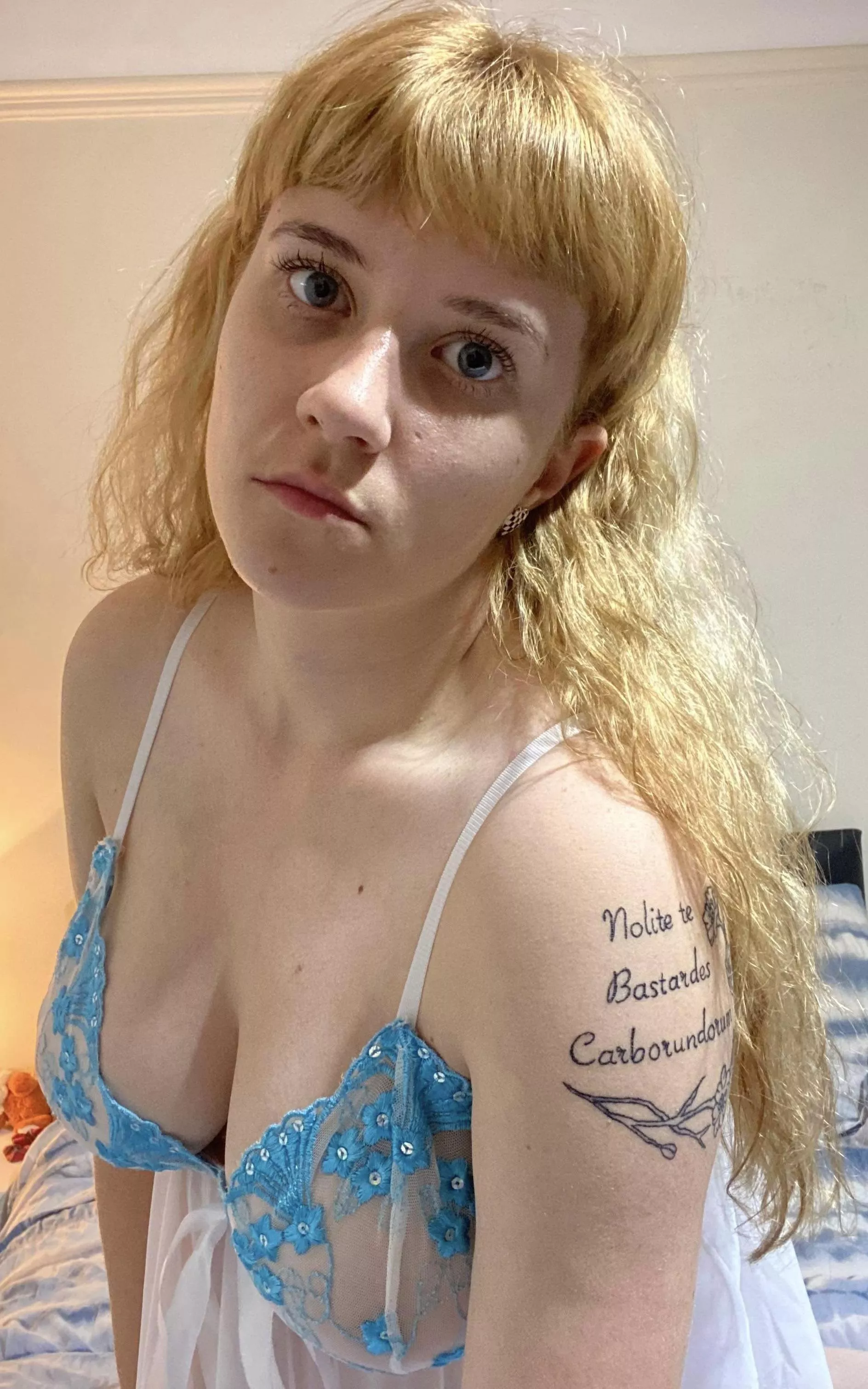 This subreddit needs more actual cleavage pics