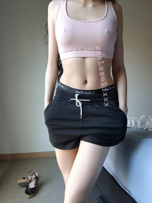 wearing this to run errands~ do you think I'll turn heads?🖤 [f] (oc)