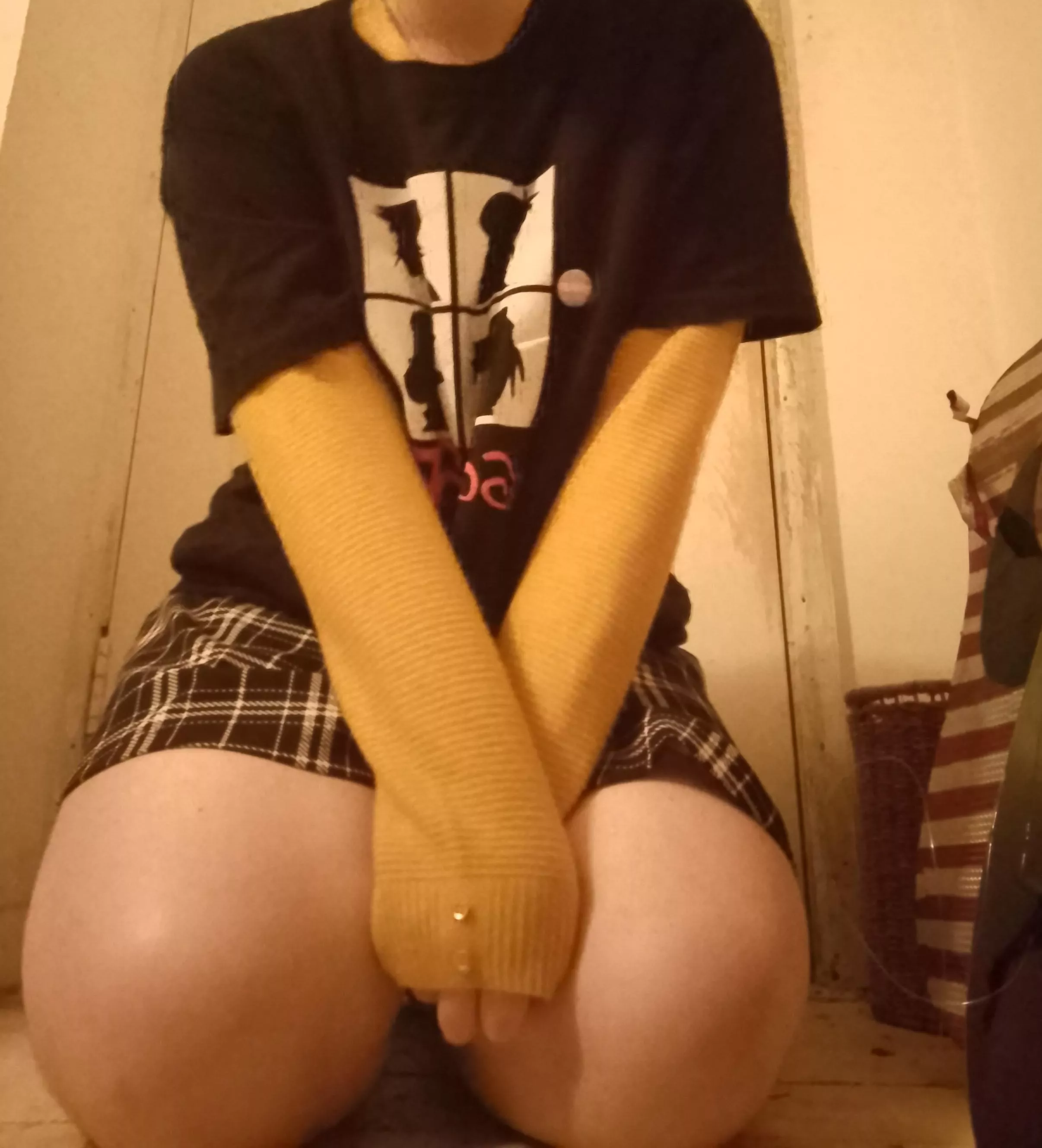 anyone wanna listen to gorillaz with me ?