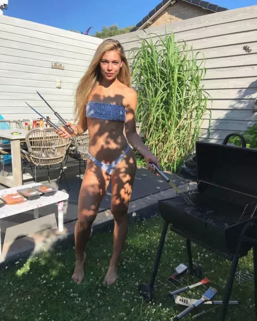 BBQ girl IRTR