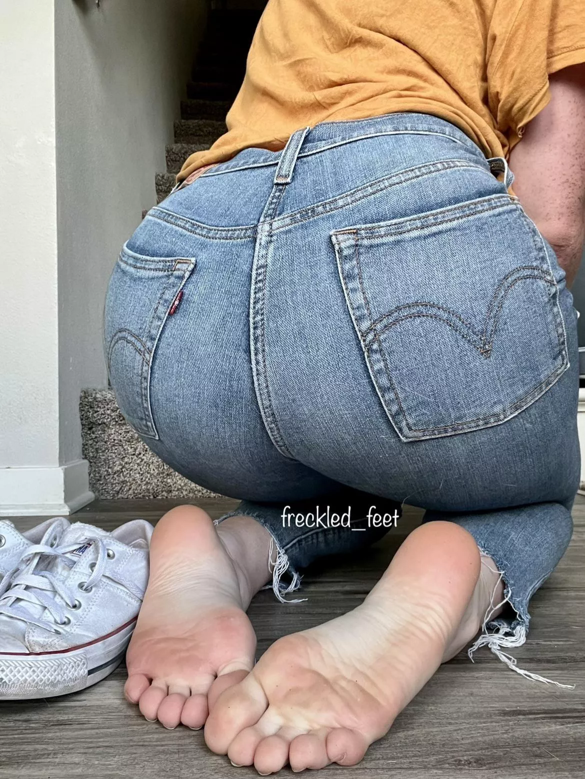 Celebrating hump day in jeans 😎