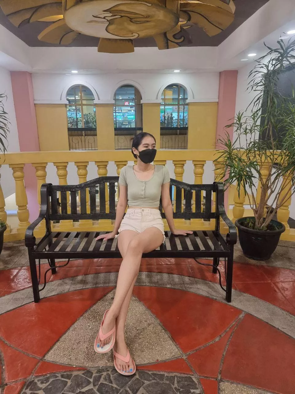 Eyes on my feet 👀