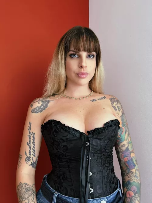 First time wearing a corset, what do you think? I liked it