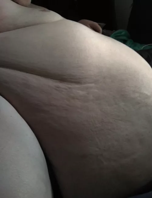 god this gut is humongous 🥵🐷😈 i wonder why I can’t even roll over on my own anymore…