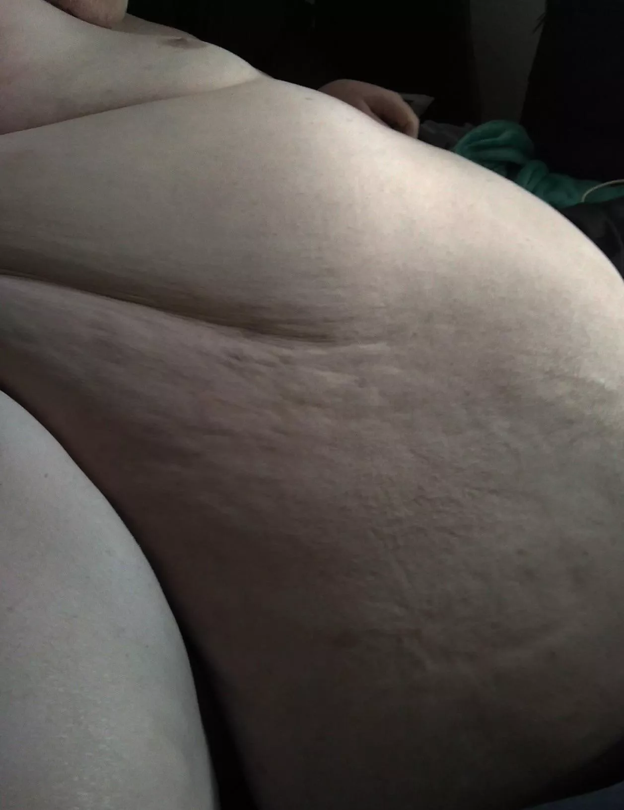 god this gut is humongous 🥵🐷😈 i wonder why I can’t even roll over on my own anymore…