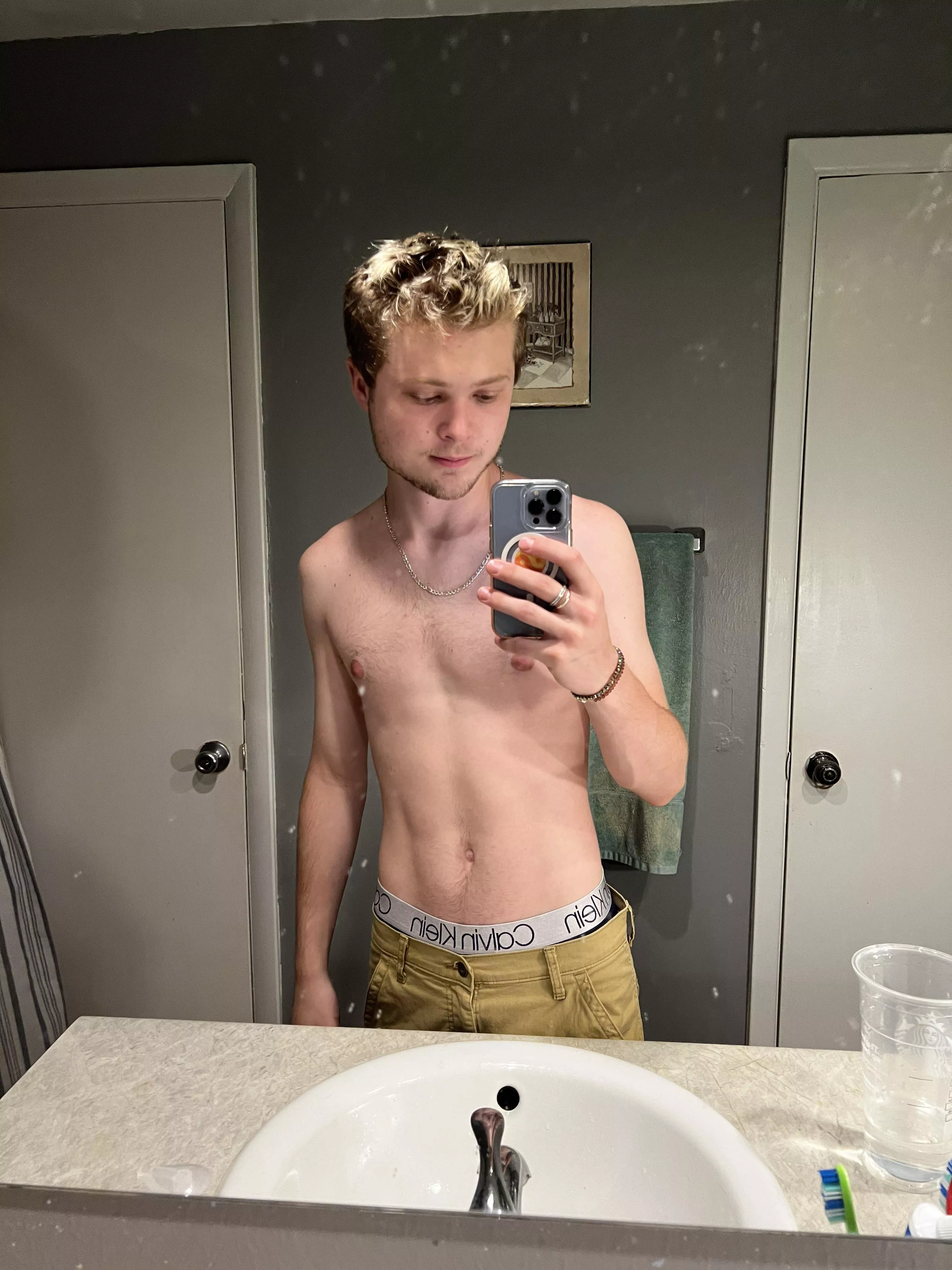 Hmu would love to make new friends DMs are open